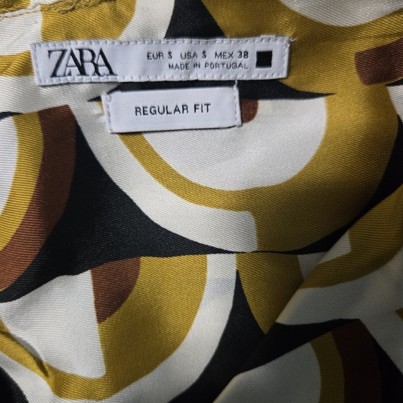 Zara Geometric Satin Soft Print Top, regular fit, Small - Picture 13 of 13
